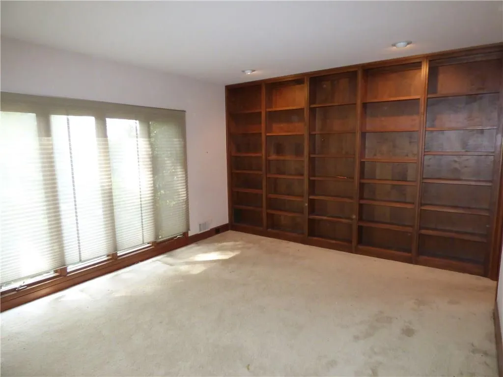 205 Cliff Overlook, Sandy Springs, Georgia 30350, 5 Bedrooms Bedrooms, ,4 BathroomsBathrooms,Residential,Sold,205 Cliff Overlook,5760698