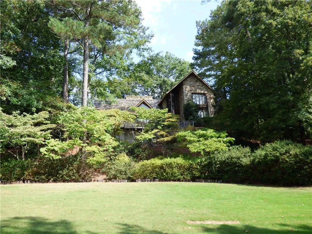 205 Cliff Overlook, Sandy Springs, Georgia 30350, 5 Bedrooms Bedrooms, ,4 BathroomsBathrooms,Residential,Sold,205 Cliff Overlook,5760698