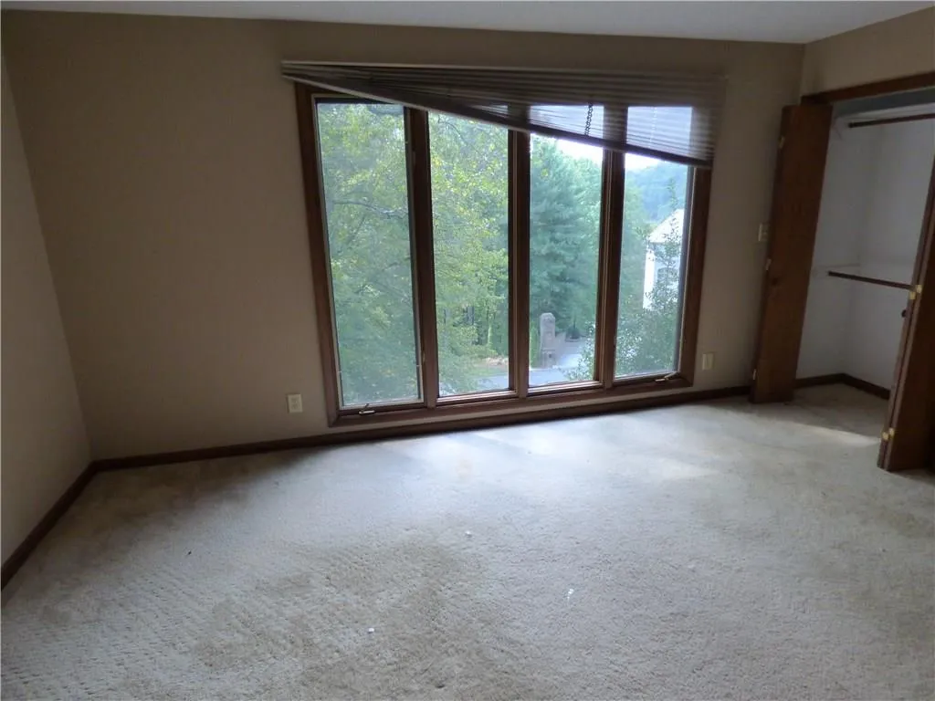 205 Cliff Overlook, Sandy Springs, Georgia 30350, 5 Bedrooms Bedrooms, ,4 BathroomsBathrooms,Residential,Sold,205 Cliff Overlook,5760698