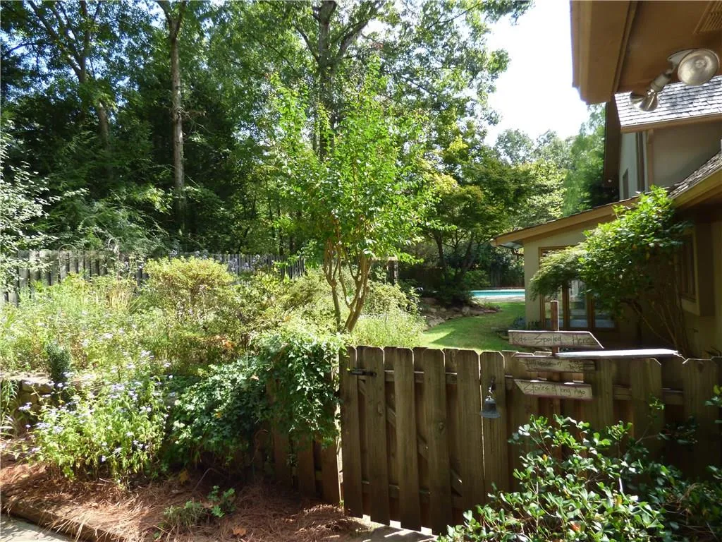 205 Cliff Overlook, Sandy Springs, Georgia 30350, 5 Bedrooms Bedrooms, ,4 BathroomsBathrooms,Residential,Sold,205 Cliff Overlook,5760698