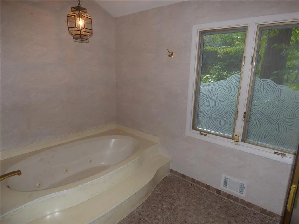 205 Cliff Overlook, Sandy Springs, Georgia 30350, 5 Bedrooms Bedrooms, ,4 BathroomsBathrooms,Residential,Sold,205 Cliff Overlook,5760698