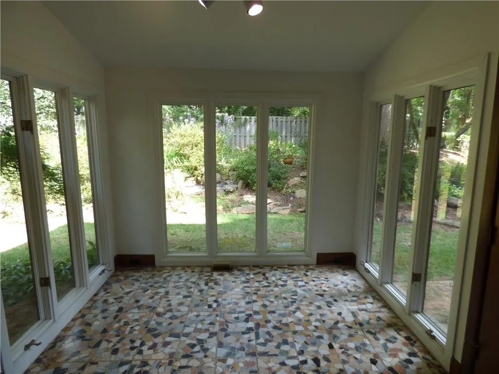 205 Cliff Overlook, Sandy Springs, Georgia 30350, 5 Bedrooms Bedrooms, ,4 BathroomsBathrooms,Residential,Sold,205 Cliff Overlook,5760698