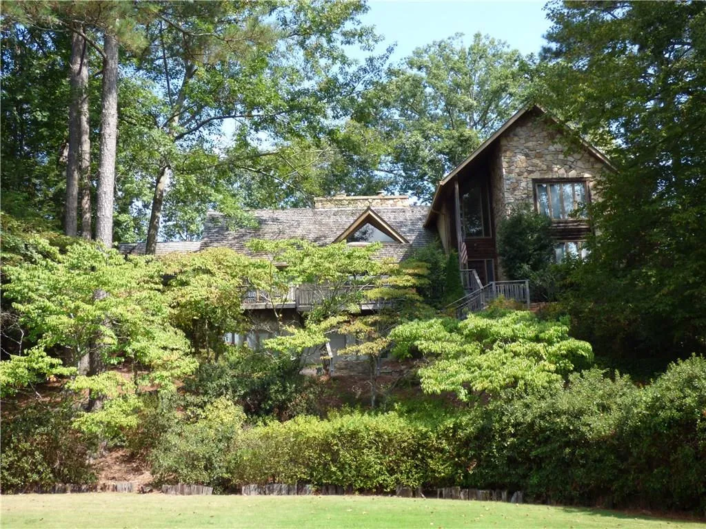 205 Cliff Overlook, Sandy Springs, Georgia 30350, 5 Bedrooms Bedrooms, ,4 BathroomsBathrooms,Residential,Sold,205 Cliff Overlook,5760698