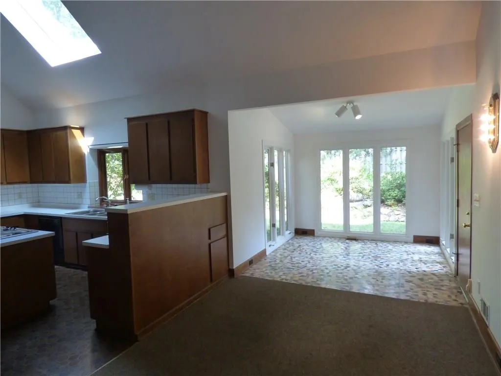 205 Cliff Overlook, Sandy Springs, Georgia 30350, 5 Bedrooms Bedrooms, ,4 BathroomsBathrooms,Residential,Sold,205 Cliff Overlook,5760698