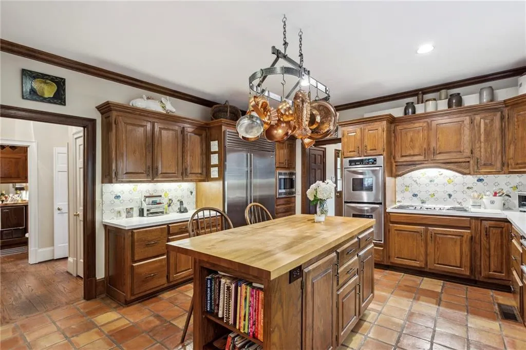1840 Brandon Hall Drive, Sandy Springs, Georgia 30350, 4 Bedrooms Bedrooms, ,3 BathroomsBathrooms,Residential,Sold,1840 Brandon Hall Drive,7198709