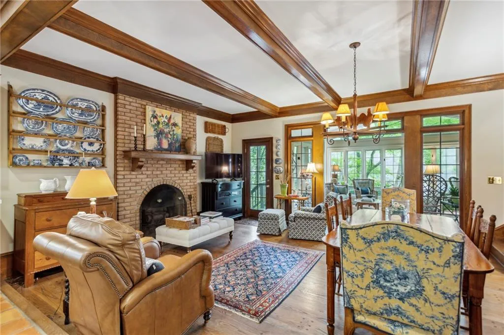 1840 Brandon Hall Drive, Sandy Springs, Georgia 30350, 4 Bedrooms Bedrooms, ,3 BathroomsBathrooms,Residential,Sold,1840 Brandon Hall Drive,7198709