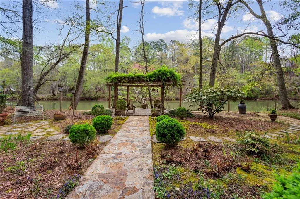 1840 Brandon Hall Drive, Sandy Springs, Georgia 30350, 4 Bedrooms Bedrooms, ,3 BathroomsBathrooms,Residential,Sold,1840 Brandon Hall Drive,7198709