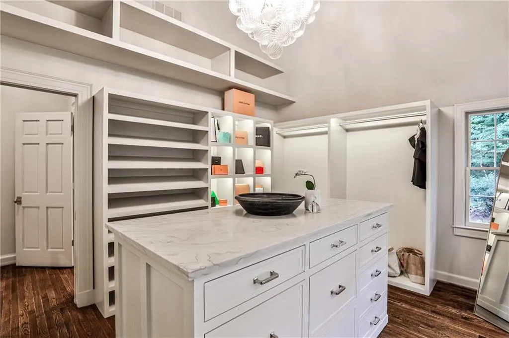 3990 Paces Ferry Road Nw, Atlanta, Georgia 30327, 7 Bedrooms Bedrooms, ,7 BathroomsBathrooms,Residential,For Sale,3990 Paces Ferry Road Nw,7622362