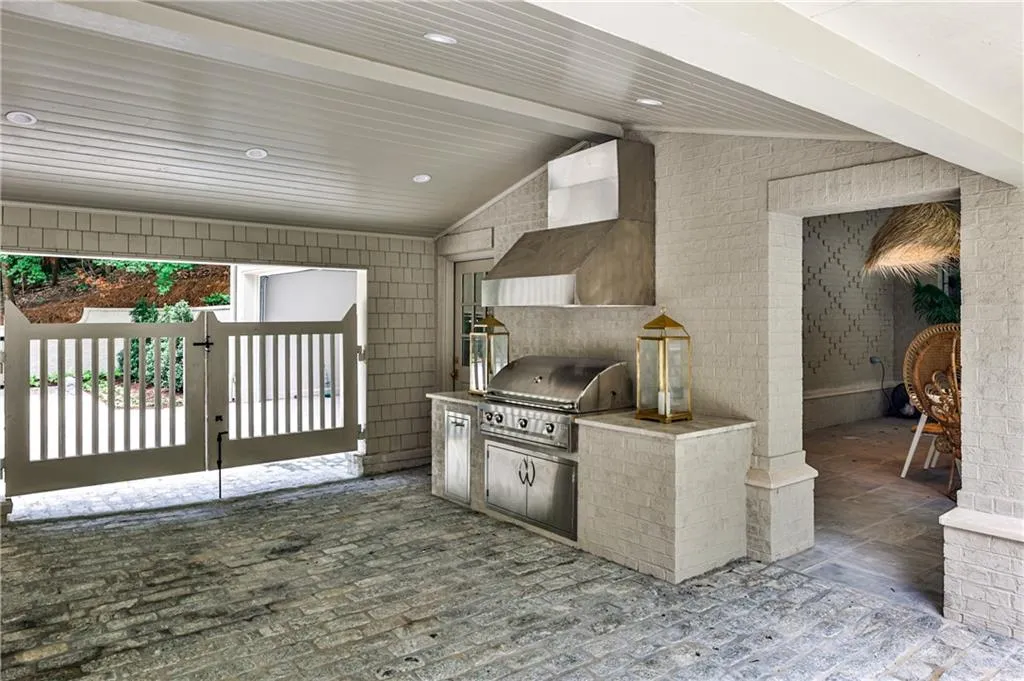 3990 Paces Ferry Road Nw, Atlanta, Georgia 30327, 7 Bedrooms Bedrooms, ,7 BathroomsBathrooms,Residential,For Sale,3990 Paces Ferry Road Nw,7622362