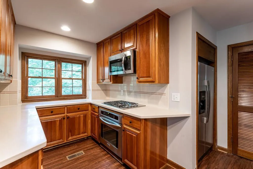 8271 Ison Road, Atlanta, Georgia 30350, 3 Bedrooms Bedrooms, ,3 BathroomsBathrooms,Residential,Sold,8271 Ison Road,6589324