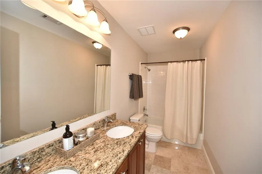 6980 Roswell Road Ne Unit F3, Atlanta, Georgia 30328, 3 Bedrooms Bedrooms, ,2 BathroomsBathrooms,Residential,Sold,6980 Roswell Road Ne Unit F3,5762358