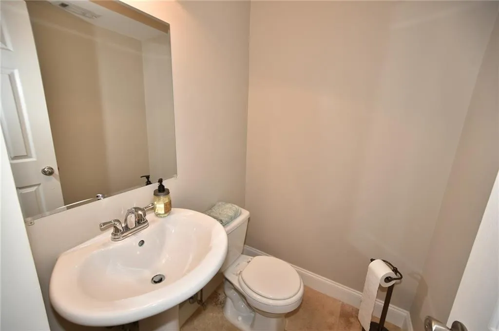 6980 Roswell Road Ne Unit F3, Atlanta, Georgia 30328, 3 Bedrooms Bedrooms, ,2 BathroomsBathrooms,Residential,Sold,6980 Roswell Road Ne Unit F3,5762358