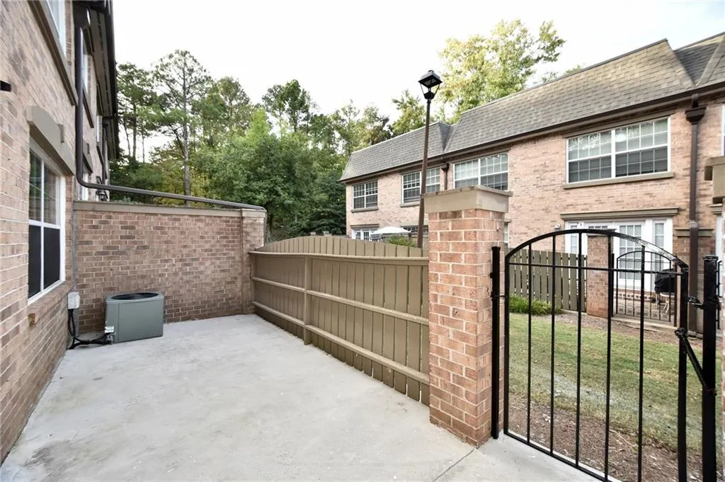 6980 Roswell Road Ne Unit F3, Atlanta, Georgia 30328, 3 Bedrooms Bedrooms, ,2 BathroomsBathrooms,Residential,Sold,6980 Roswell Road Ne Unit F3,5762358