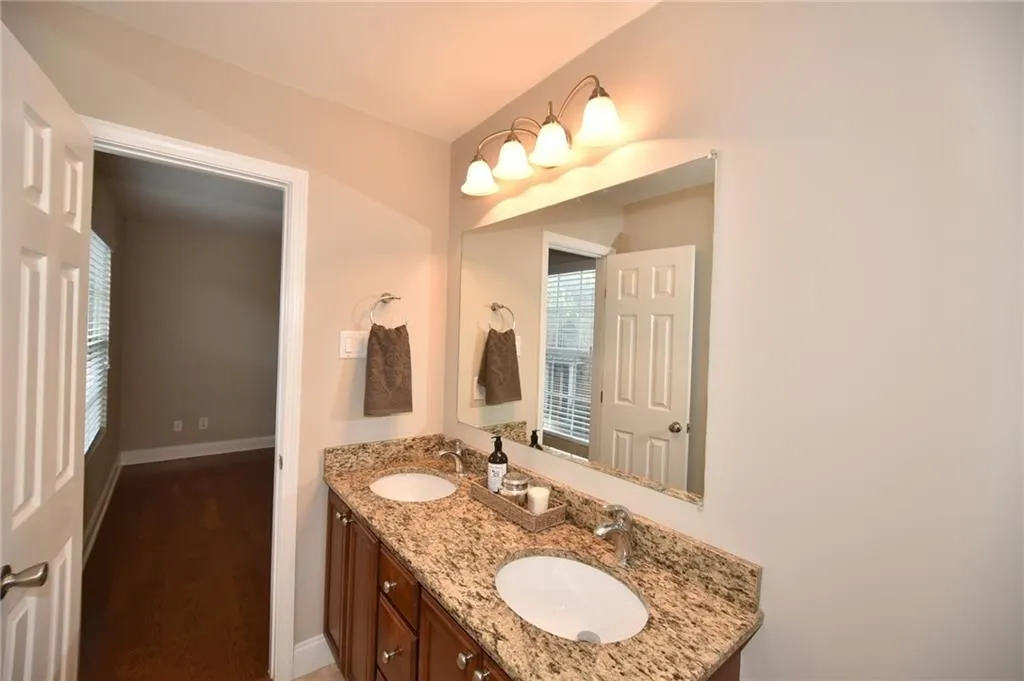 6980 Roswell Road Ne Unit F3, Atlanta, Georgia 30328, 3 Bedrooms Bedrooms, ,2 BathroomsBathrooms,Residential,Sold,6980 Roswell Road Ne Unit F3,5762358