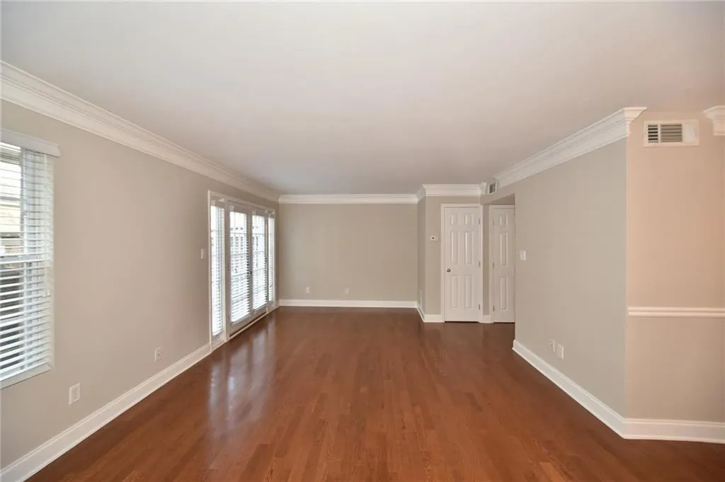 6980 Roswell Road Ne Unit F3, Atlanta, Georgia 30328, 3 Bedrooms Bedrooms, ,2 BathroomsBathrooms,Residential,Sold,6980 Roswell Road Ne Unit F3,5762358