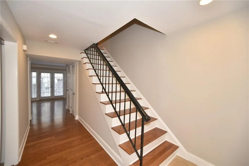 6980 Roswell Road Ne Unit F3, Atlanta, Georgia 30328, 3 Bedrooms Bedrooms, ,2 BathroomsBathrooms,Residential,Sold,6980 Roswell Road Ne Unit F3,5762358