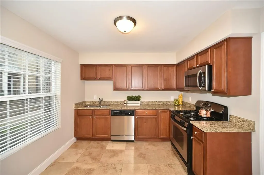 6980 Roswell Road Ne Unit F3, Atlanta, Georgia 30328, 3 Bedrooms Bedrooms, ,2 BathroomsBathrooms,Residential,Sold,6980 Roswell Road Ne Unit F3,5762358