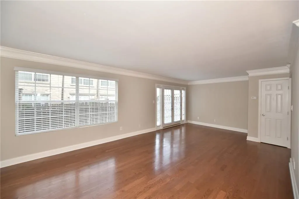 6980 Roswell Road Ne Unit F3, Atlanta, Georgia 30328, 3 Bedrooms Bedrooms, ,2 BathroomsBathrooms,Residential,Sold,6980 Roswell Road Ne Unit F3,5762358