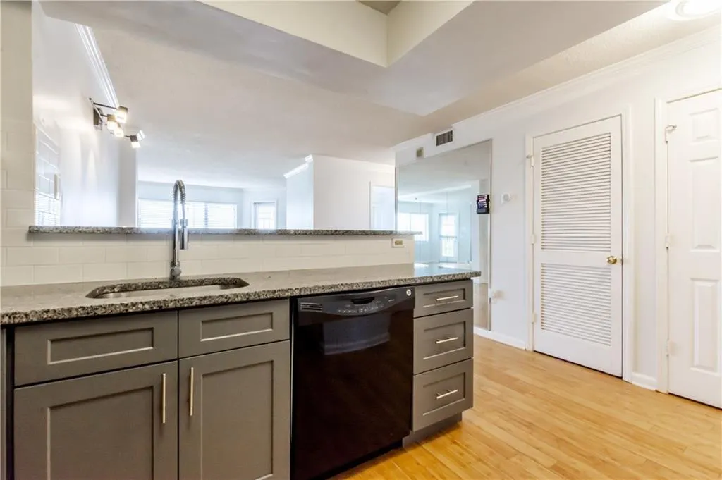 795 Hammond Drive Unit 2001, Atlanta, Georgia 30328, 2 Bedrooms Bedrooms, ,1 BathroomBathrooms,Residential,Sold,795 Hammond Drive Unit 2001,6091370