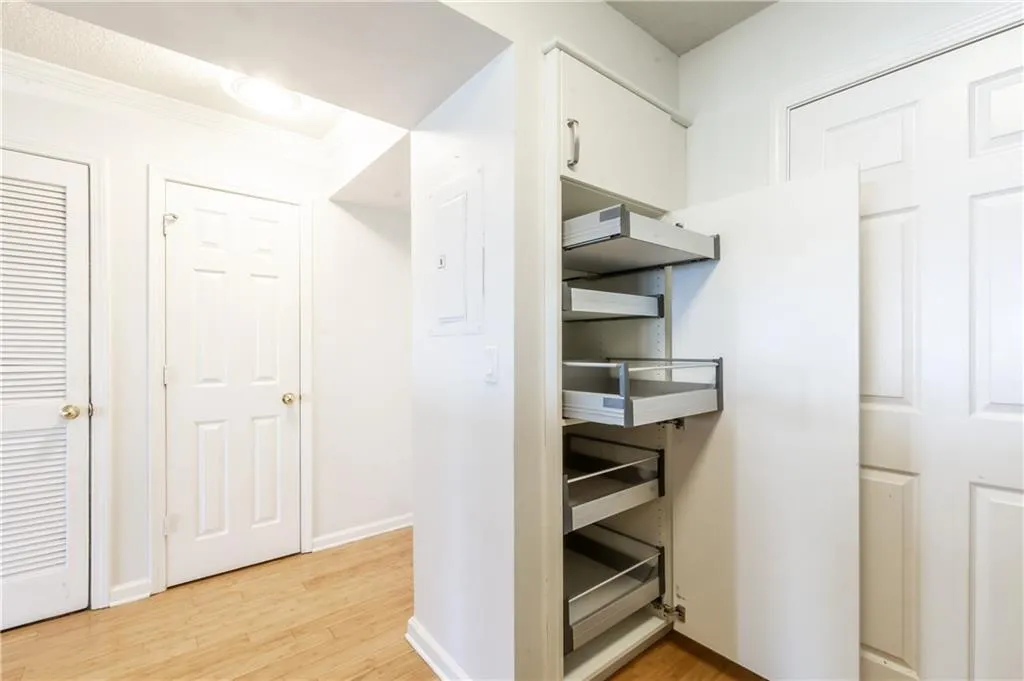 795 Hammond Drive Unit 2001, Atlanta, Georgia 30328, 2 Bedrooms Bedrooms, ,1 BathroomBathrooms,Residential,Sold,795 Hammond Drive Unit 2001,6091370