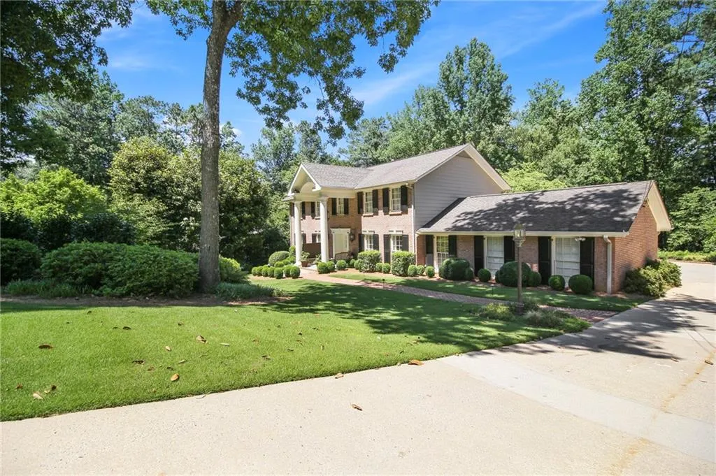 6135 Riverwood Drive, Atlanta, Georgia 30328, 4 Bedrooms Bedrooms, ,2 BathroomsBathrooms,Residential,Sold,6135 Riverwood Drive,6900128