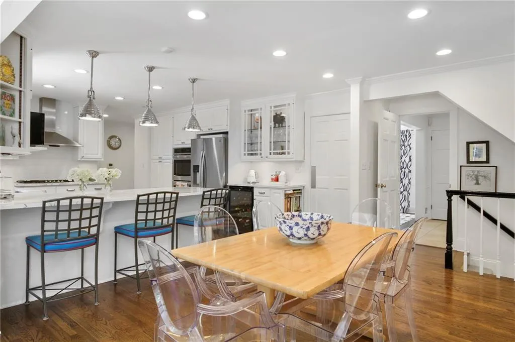 6135 Riverwood Drive, Atlanta, Georgia 30328, 4 Bedrooms Bedrooms, ,2 BathroomsBathrooms,Residential,Sold,6135 Riverwood Drive,6900128