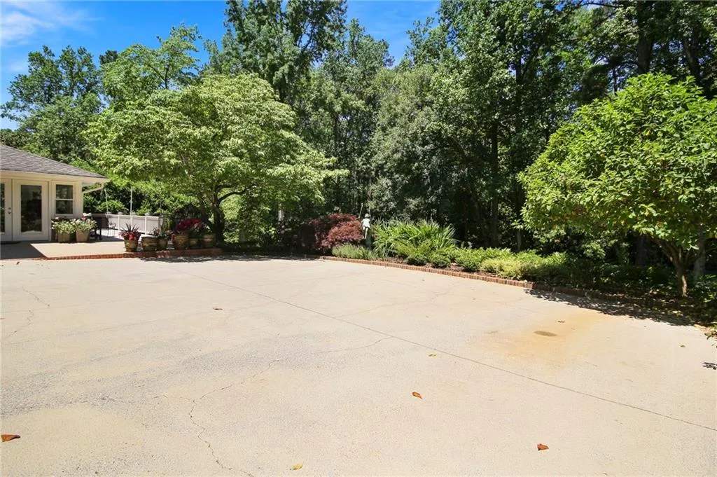6135 Riverwood Drive, Atlanta, Georgia 30328, 4 Bedrooms Bedrooms, ,2 BathroomsBathrooms,Residential,Sold,6135 Riverwood Drive,6900128
