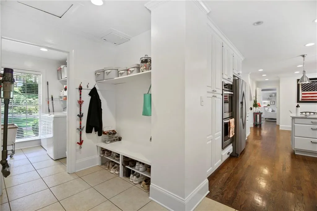 6135 Riverwood Drive, Atlanta, Georgia 30328, 4 Bedrooms Bedrooms, ,2 BathroomsBathrooms,Residential,Sold,6135 Riverwood Drive,6900128