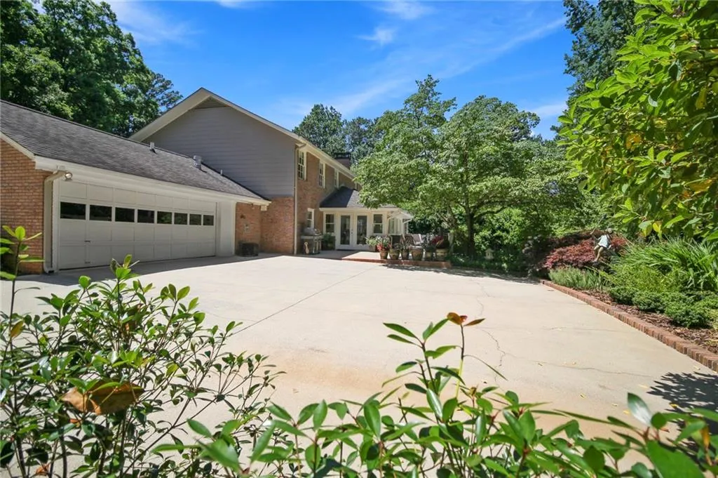 6135 Riverwood Drive, Atlanta, Georgia 30328, 4 Bedrooms Bedrooms, ,2 BathroomsBathrooms,Residential,Sold,6135 Riverwood Drive,6900128
