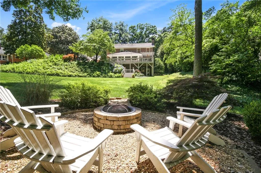 6135 Riverwood Drive, Atlanta, Georgia 30328, 4 Bedrooms Bedrooms, ,2 BathroomsBathrooms,Residential,Sold,6135 Riverwood Drive,6900128