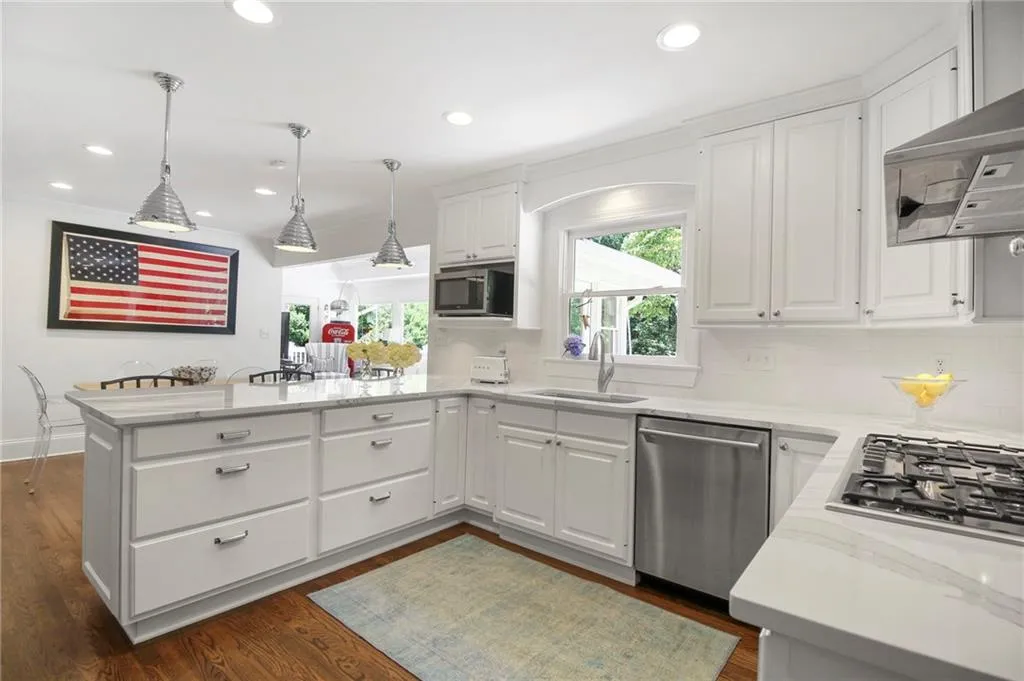 6135 Riverwood Drive, Atlanta, Georgia 30328, 4 Bedrooms Bedrooms, ,2 BathroomsBathrooms,Residential,Sold,6135 Riverwood Drive,6900128