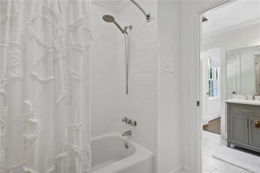 6135 Riverwood Drive, Atlanta, Georgia 30328, 4 Bedrooms Bedrooms, ,2 BathroomsBathrooms,Residential,Sold,6135 Riverwood Drive,6900128