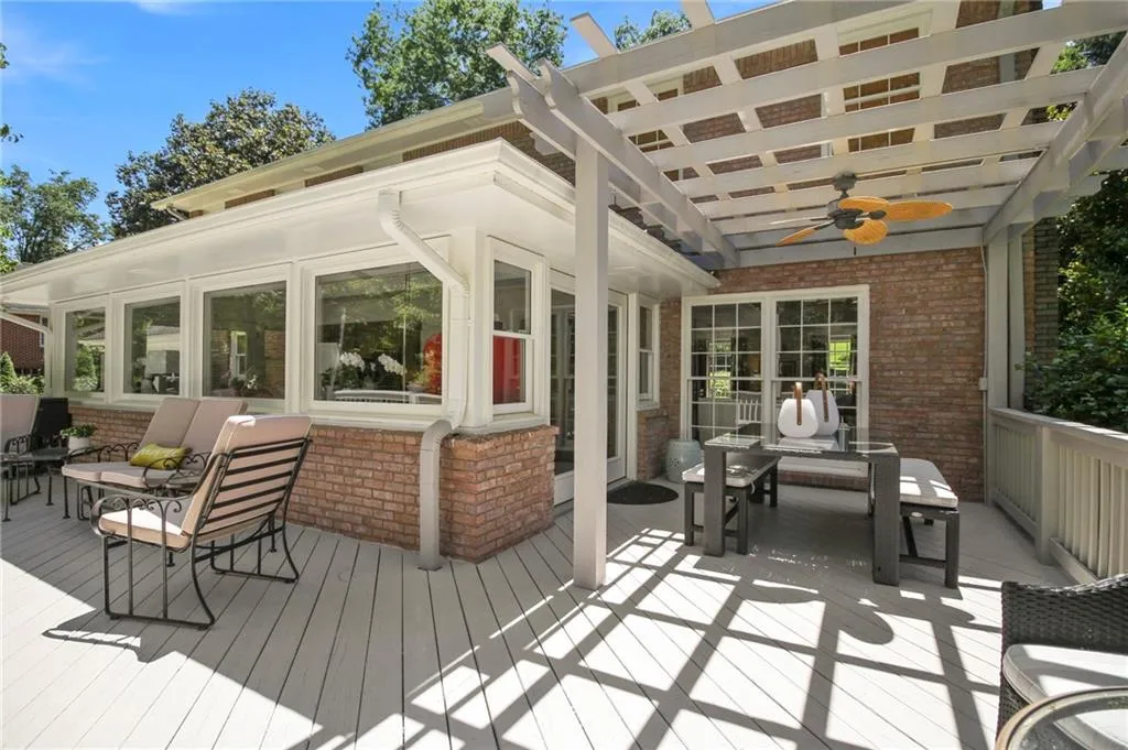 6135 Riverwood Drive, Atlanta, Georgia 30328, 4 Bedrooms Bedrooms, ,2 BathroomsBathrooms,Residential,Sold,6135 Riverwood Drive,6900128