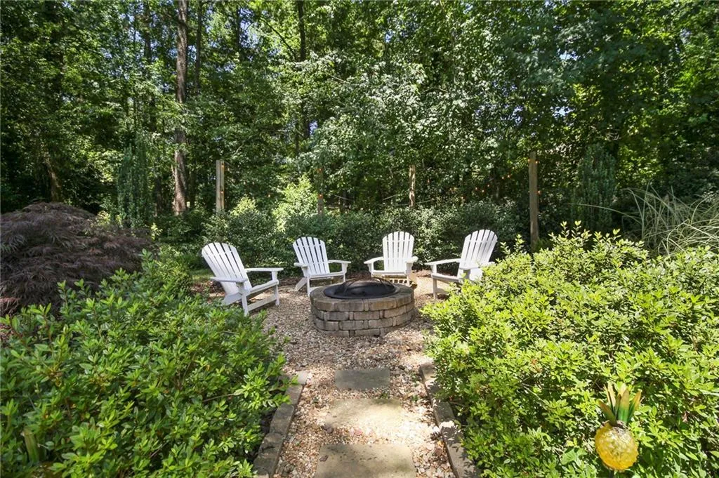 6135 Riverwood Drive, Atlanta, Georgia 30328, 4 Bedrooms Bedrooms, ,2 BathroomsBathrooms,Residential,Sold,6135 Riverwood Drive,6900128