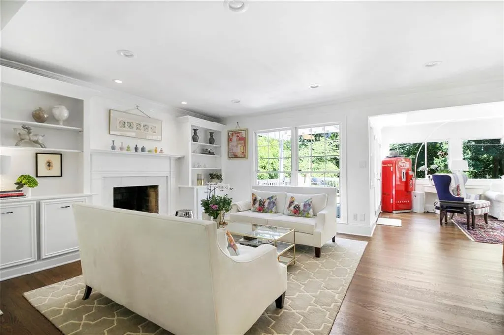 6135 Riverwood Drive, Atlanta, Georgia 30328, 4 Bedrooms Bedrooms, ,2 BathroomsBathrooms,Residential,Sold,6135 Riverwood Drive,6900128