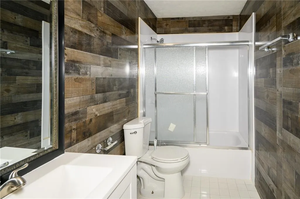 390 N River Parkway Unit E, Sandy Springs, Georgia 30350, 3 Bedrooms Bedrooms, ,2 BathroomsBathrooms,Residential,Sold,390 N River Parkway Unit E,7174803