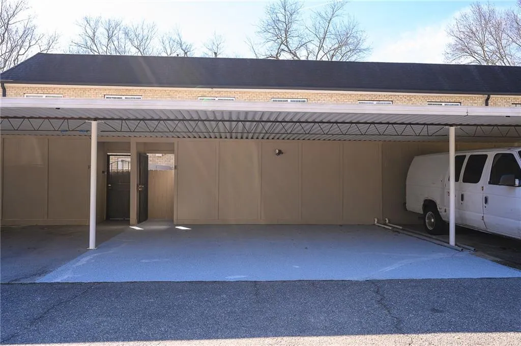 390 N River Parkway Unit E, Sandy Springs, Georgia 30350, 3 Bedrooms Bedrooms, ,2 BathroomsBathrooms,Residential,Sold,390 N River Parkway Unit E,7174803