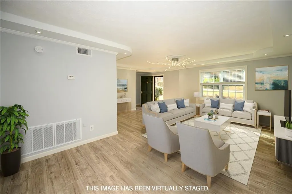 390 N River Parkway Unit E, Sandy Springs, Georgia 30350, 3 Bedrooms Bedrooms, ,2 BathroomsBathrooms,Residential,Sold,390 N River Parkway Unit E,7174803