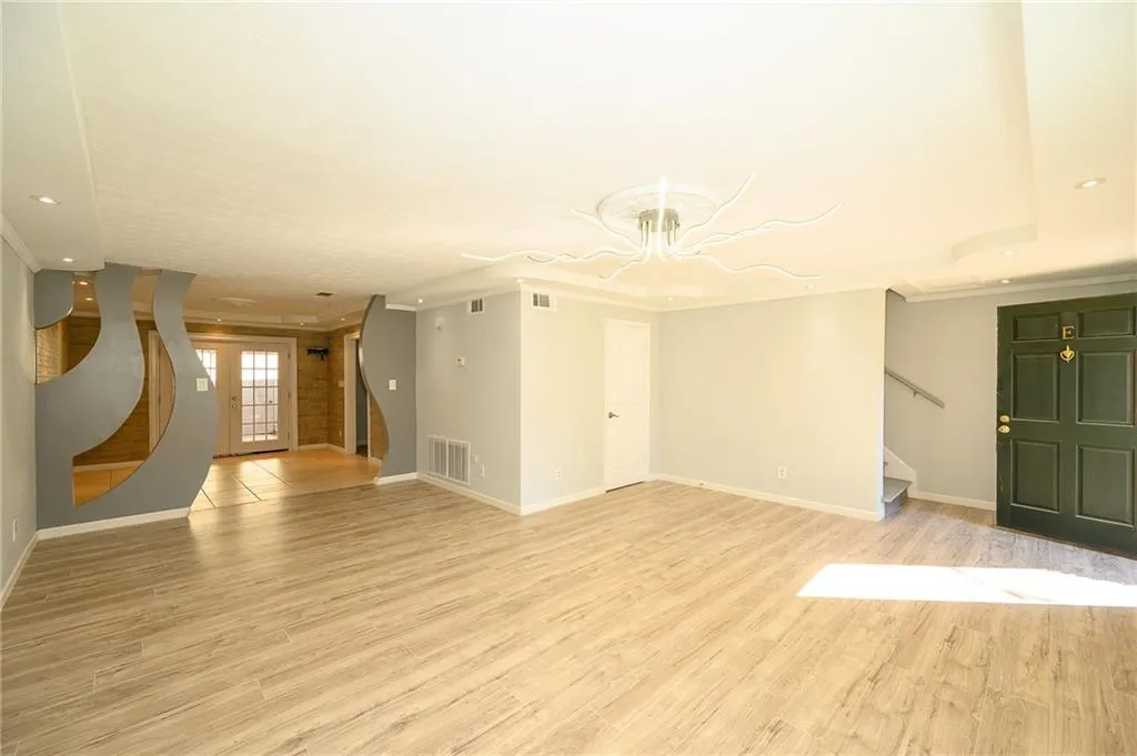 390 N River Parkway Unit E, Sandy Springs, Georgia 30350, 3 Bedrooms Bedrooms, ,2 BathroomsBathrooms,Residential,Sold,390 N River Parkway Unit E,7174803