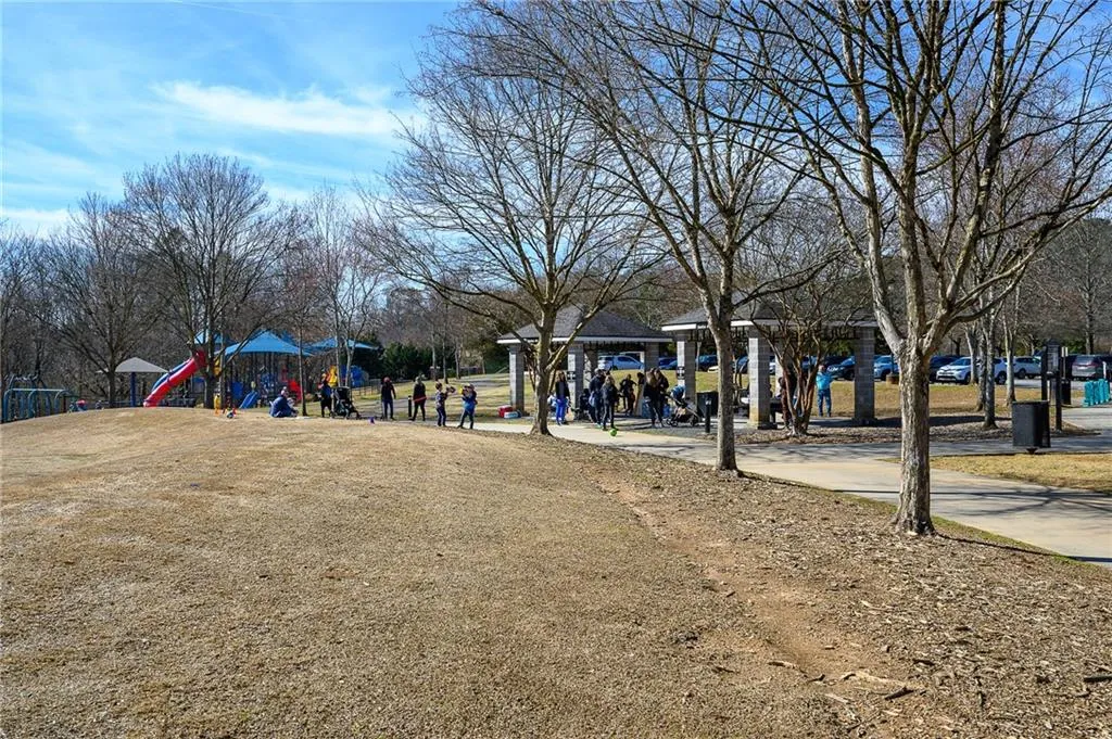 390 N River Parkway Unit E, Sandy Springs, Georgia 30350, 3 Bedrooms Bedrooms, ,2 BathroomsBathrooms,Residential,Sold,390 N River Parkway Unit E,7174803