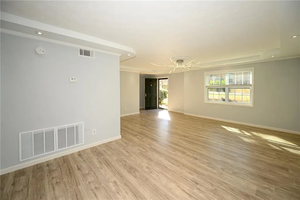 390 N River Parkway Unit E, Sandy Springs, Georgia 30350, 3 Bedrooms Bedrooms, ,2 BathroomsBathrooms,Residential,Sold,390 N River Parkway Unit E,7174803