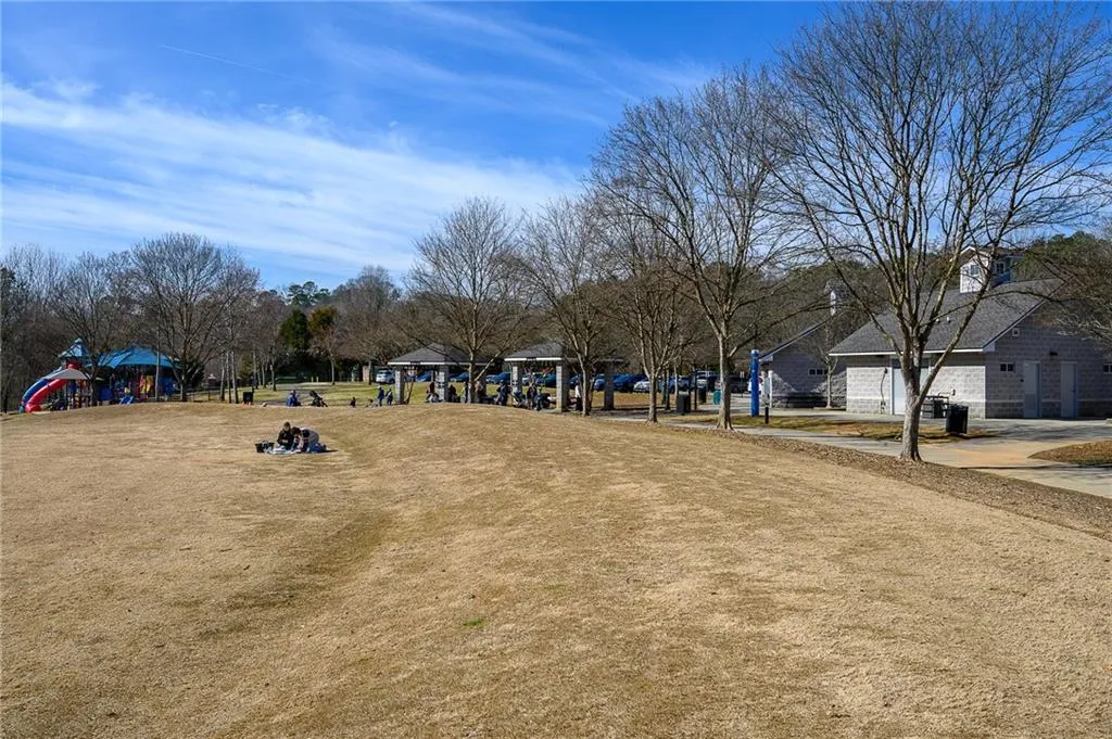 390 N River Parkway Unit E, Sandy Springs, Georgia 30350, 3 Bedrooms Bedrooms, ,2 BathroomsBathrooms,Residential,Sold,390 N River Parkway Unit E,7174803