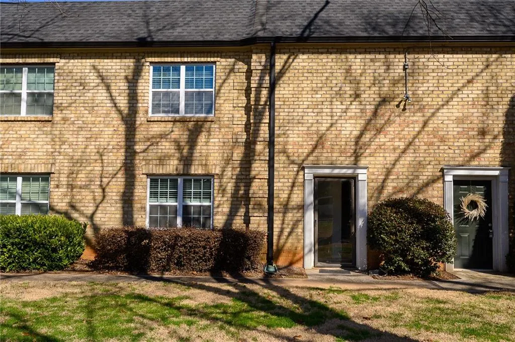 390 N River Parkway Unit E, Sandy Springs, Georgia 30350, 3 Bedrooms Bedrooms, ,2 BathroomsBathrooms,Residential,Sold,390 N River Parkway Unit E,7174803