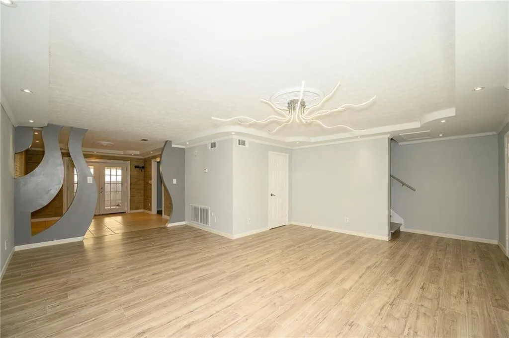 390 N River Parkway Unit E, Sandy Springs, Georgia 30350, 3 Bedrooms Bedrooms, ,2 BathroomsBathrooms,Residential,Sold,390 N River Parkway Unit E,7174803