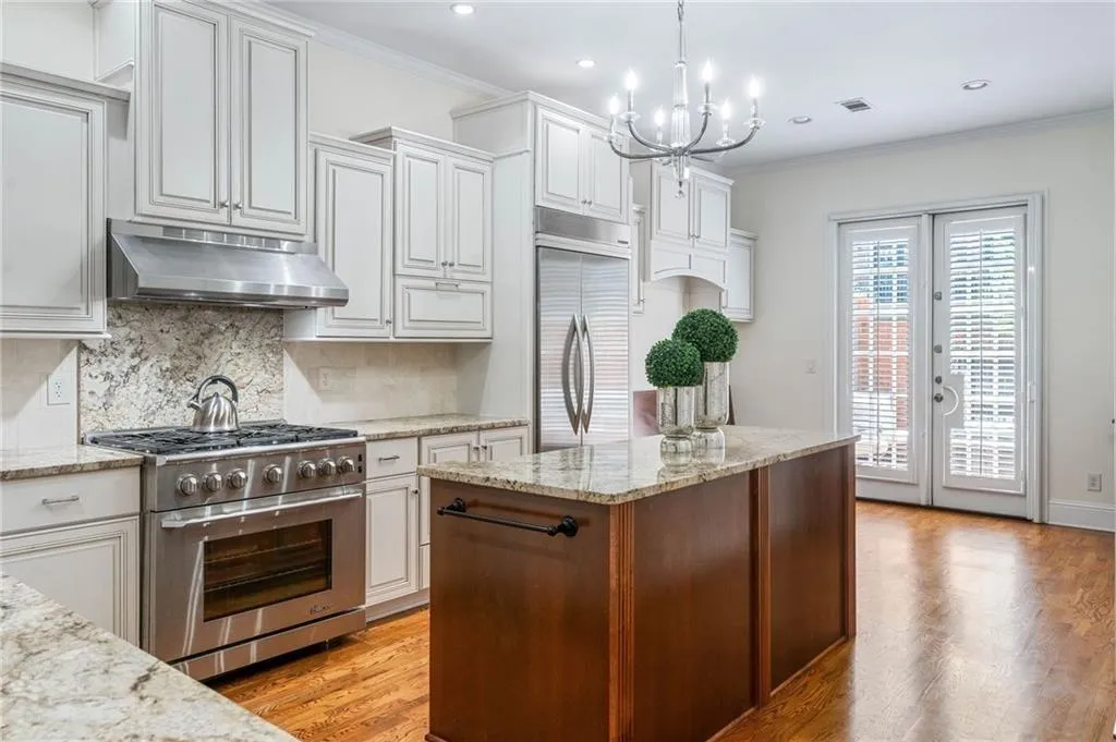 3127 Lenox Road Ne Unit 6, Atlanta, Georgia 30324, 4 Bedrooms Bedrooms, ,3 BathroomsBathrooms,Residential,For Sale,3127 Lenox Road Ne Unit 6,7707137