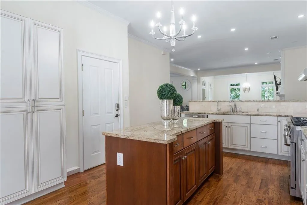 3127 Lenox Road Ne Unit 6, Atlanta, Georgia 30324, 4 Bedrooms Bedrooms, ,3 BathroomsBathrooms,Residential,For Sale,3127 Lenox Road Ne Unit 6,7707137