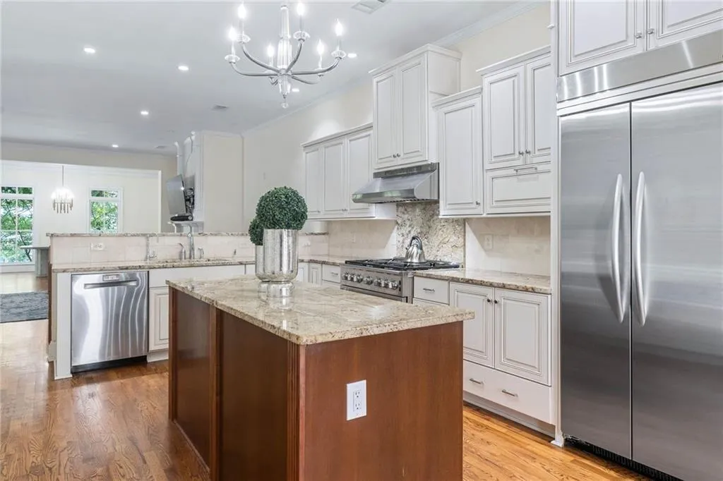 3127 Lenox Road Ne Unit 6, Atlanta, Georgia 30324, 4 Bedrooms Bedrooms, ,3 BathroomsBathrooms,Residential,For Sale,3127 Lenox Road Ne Unit 6,7707137