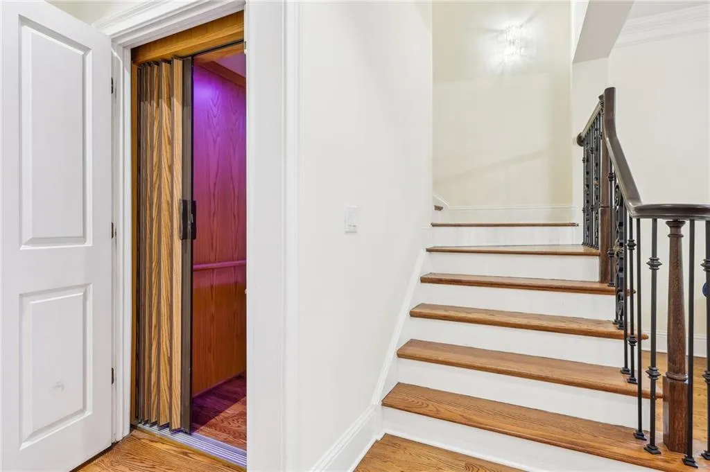 3127 Lenox Road Ne Unit 6, Atlanta, Georgia 30324, 4 Bedrooms Bedrooms, ,3 BathroomsBathrooms,Residential,For Sale,3127 Lenox Road Ne Unit 6,7707137