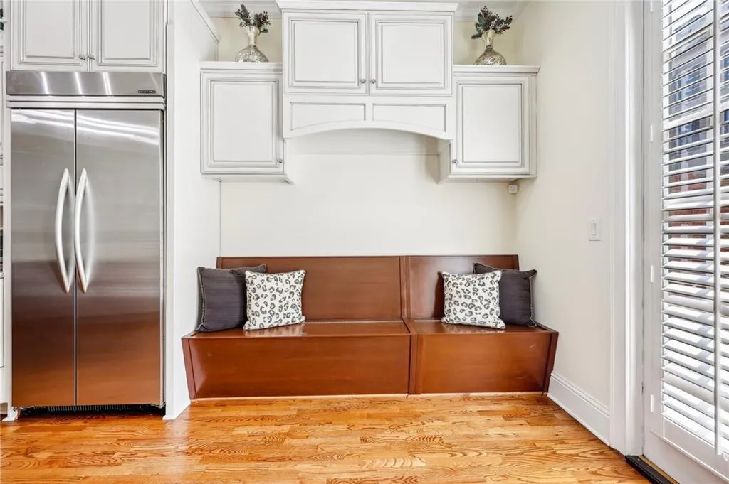 3127 Lenox Road Ne Unit 6, Atlanta, Georgia 30324, 4 Bedrooms Bedrooms, ,3 BathroomsBathrooms,Residential,For Sale,3127 Lenox Road Ne Unit 6,7707137