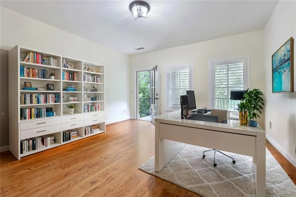 3127 Lenox Road Ne Unit 6, Atlanta, Georgia 30324, 4 Bedrooms Bedrooms, ,3 BathroomsBathrooms,Residential,For Sale,3127 Lenox Road Ne Unit 6,7707137